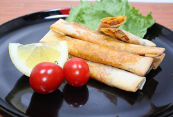 ミートソースのスティック春巻き