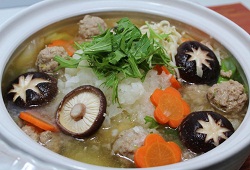 しいたけ入り肉団子のみぞれ鍋