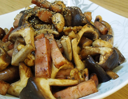 椎茸とベーコンのナッツ炒め